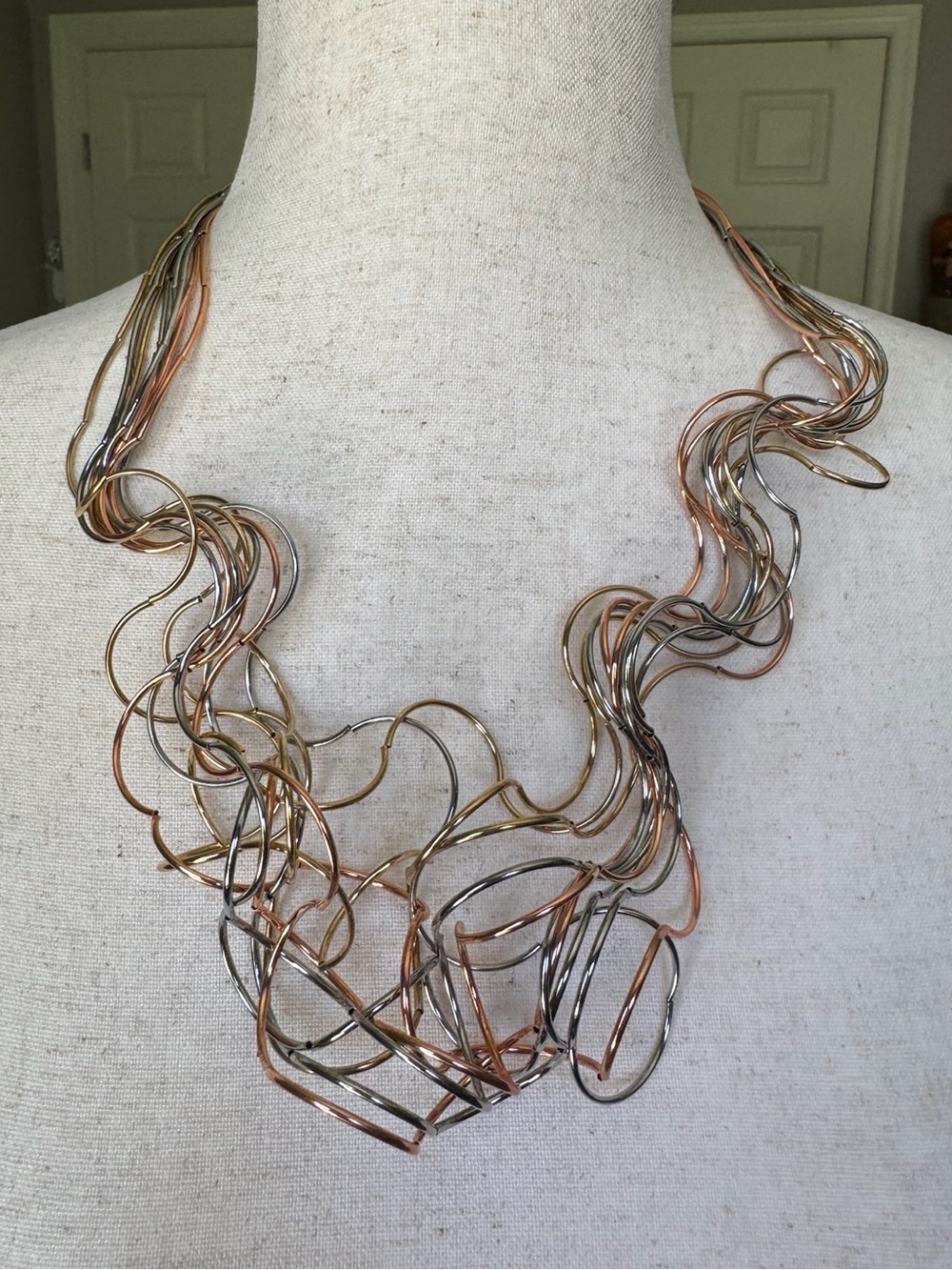 NWOT Multi-Tone Wire Loop Statement Necklace - Women Jewelry